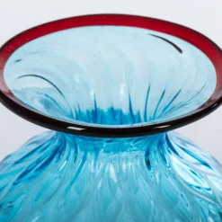 Officine di Murano 1295 1950 Piccolo vaso Balloton azzurro con bordo bordeaux