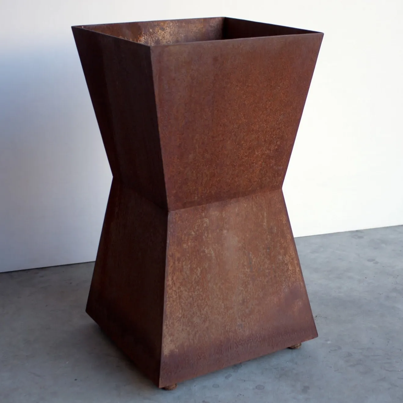 Marco Gaviraghi Calloni 5 Portavaso in acciaio corten