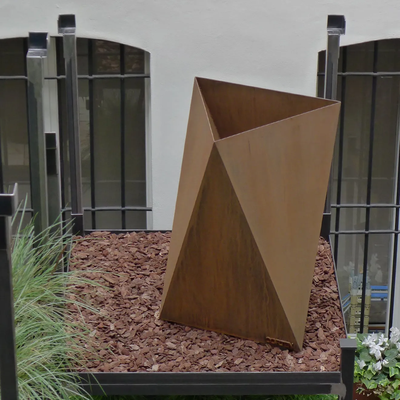 Marco Gaviraghi Calloni 97 Portavaso in acciaio corten
