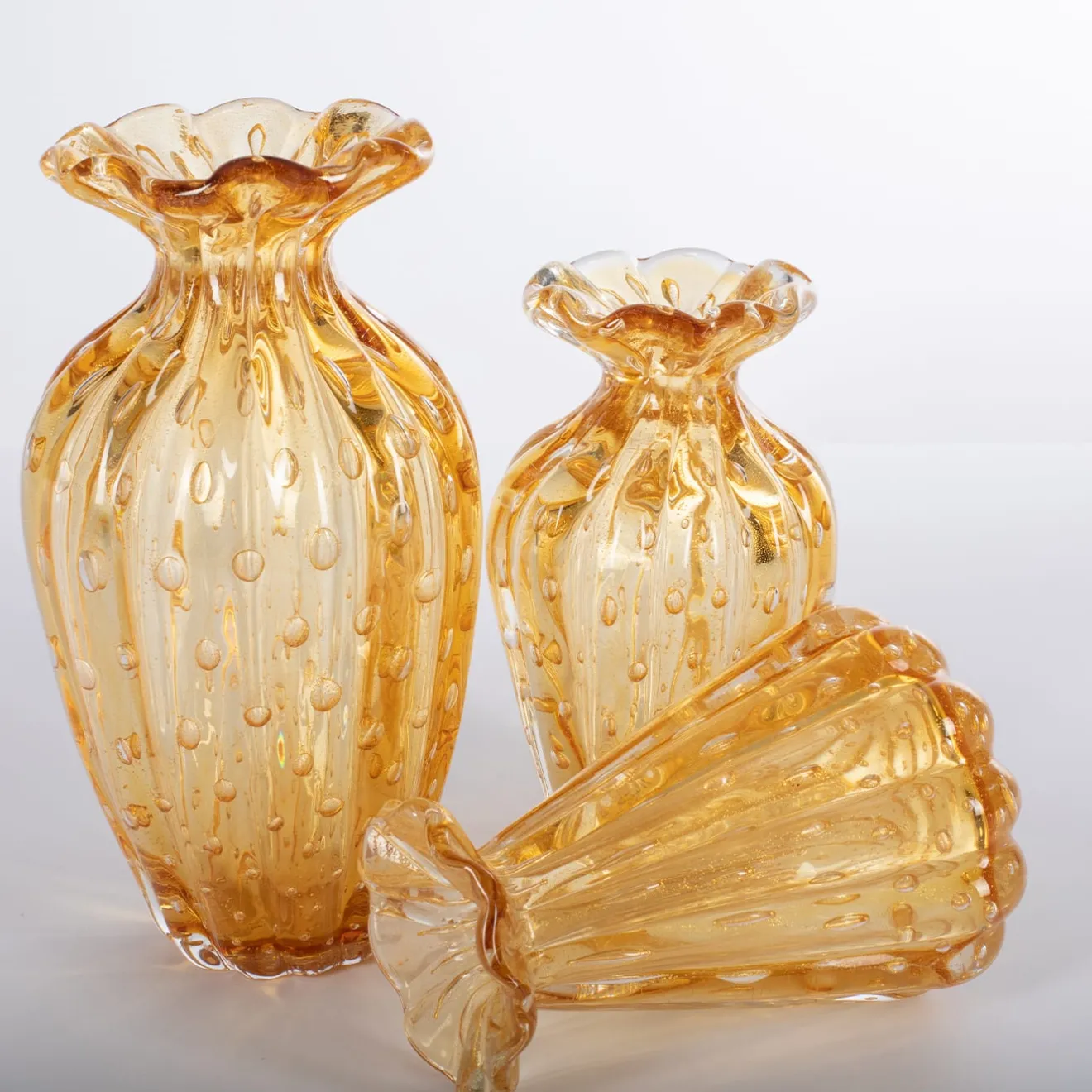 Officine di Murano 1295 1950 Set di 3 vasi in ambra con bolle d'oro