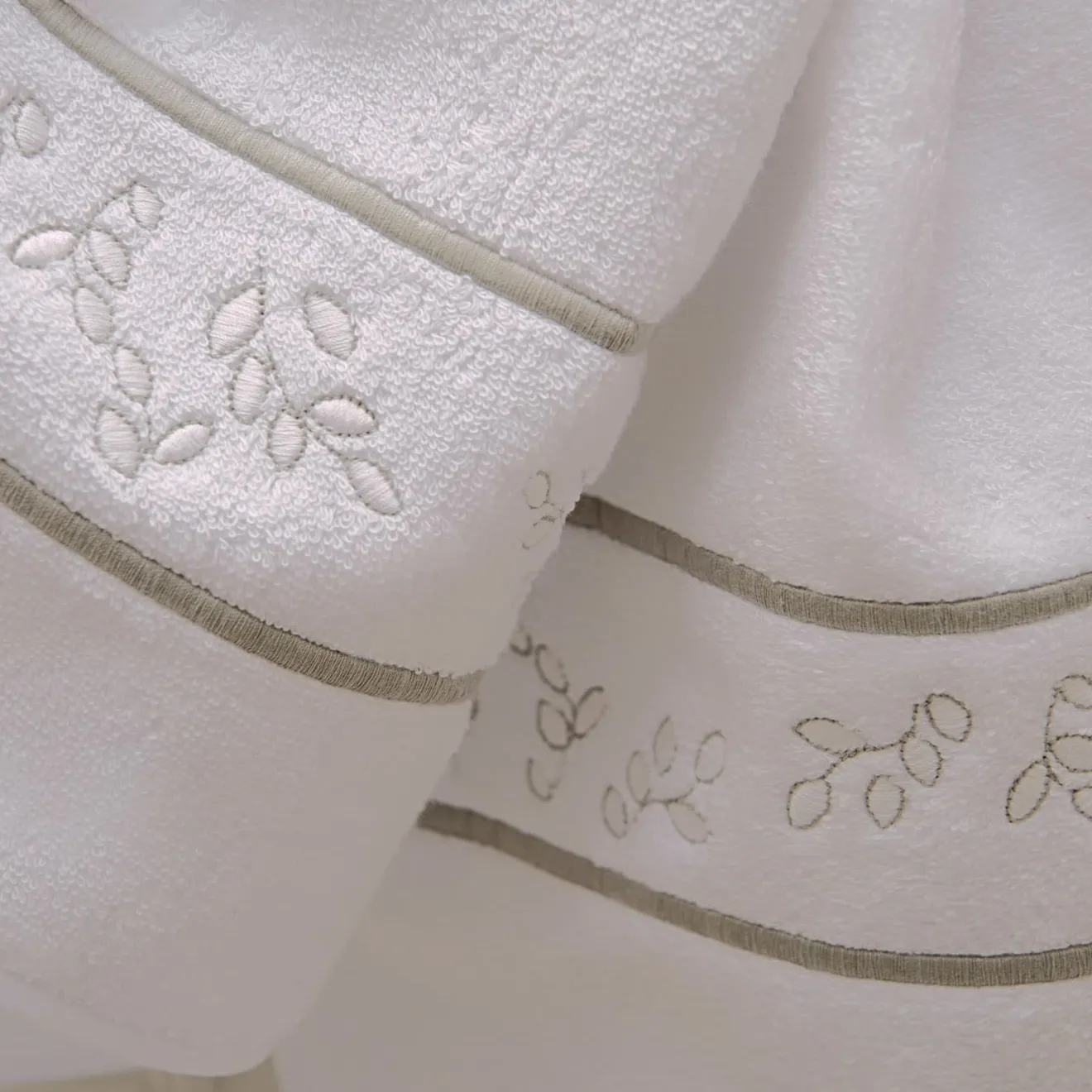 Verderoccia Asciugamano da bagno Roma White & Silver Olive