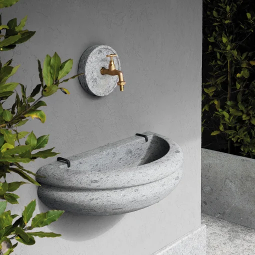 Veltha Outdoor Stone Design Bacino esterno in pietra peperino grigia Rasna