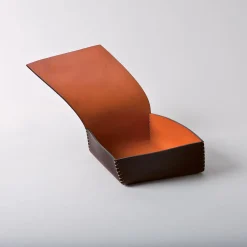 Oscar Maschera Box Tom di Claude Bouchard