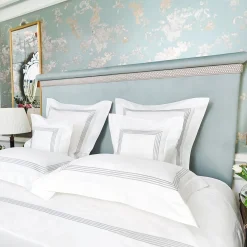 Verderoccia Camicie da letto Boudoir bianco e grigio chiaro di Four Generations