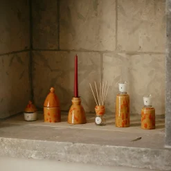 Carola fra i Trulli Candeliere in ceramica caramello con 4 candele profumate