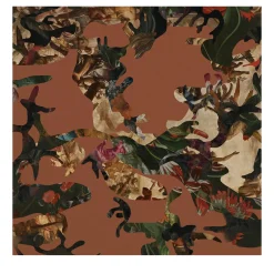 MaVoix Carta da parati Hidden in Plain Sight Camouflage Marsala di Magnus Gjoen