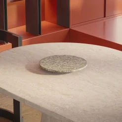 MMairo Centro tavola in travertino argento Inside Out di Karen Chekerdjian