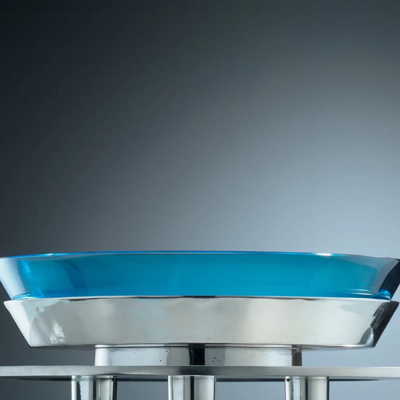 Serafino Zani Centrotavola a tavola rotonda in edizione limitata di Ettore Sottsass