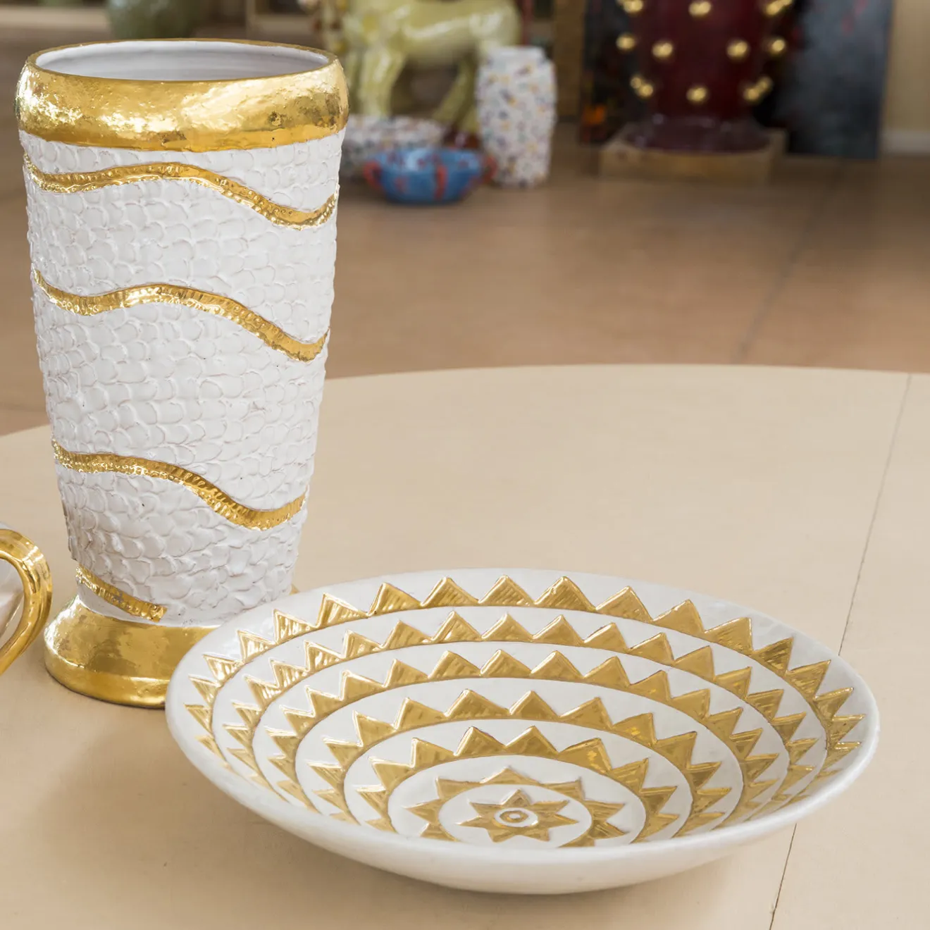 ND Dolfi Centrotavola in maiolica Triangolo