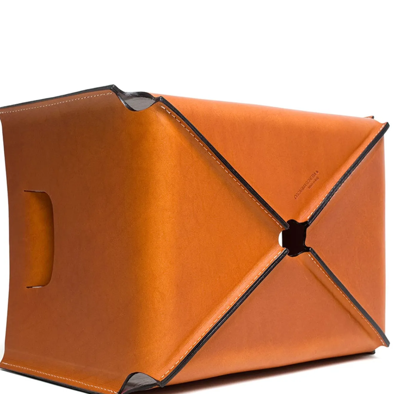 Oscar Maschera Cestino color olmo Brad con manici di Claude Bouchard