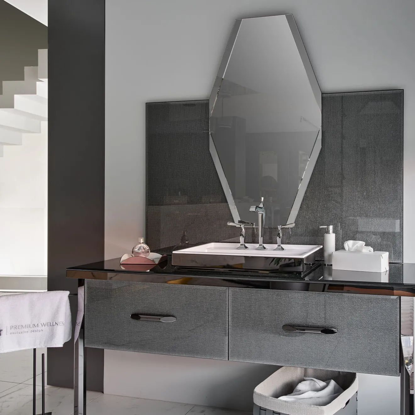 ADJ Style Cestino multiuso Bottega grigio/nero di Ekaterina Borovkova