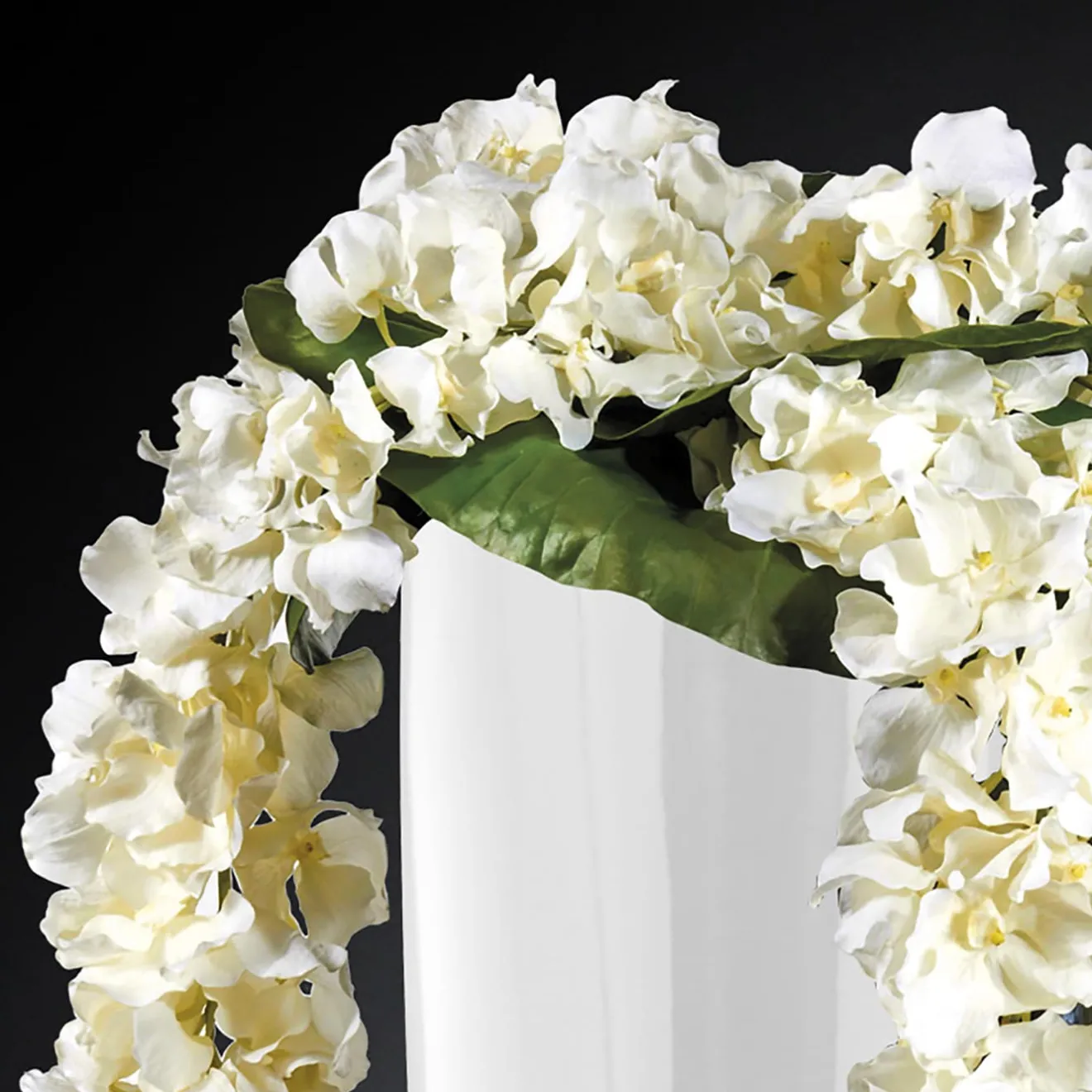 VGnewtrend Composizione floreale finta Oslo con vaso bianco