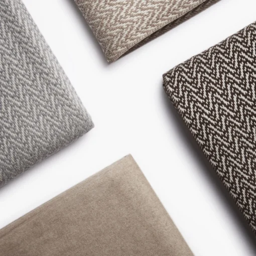 LO Decor Coperta beige con frange in cashmere e seta