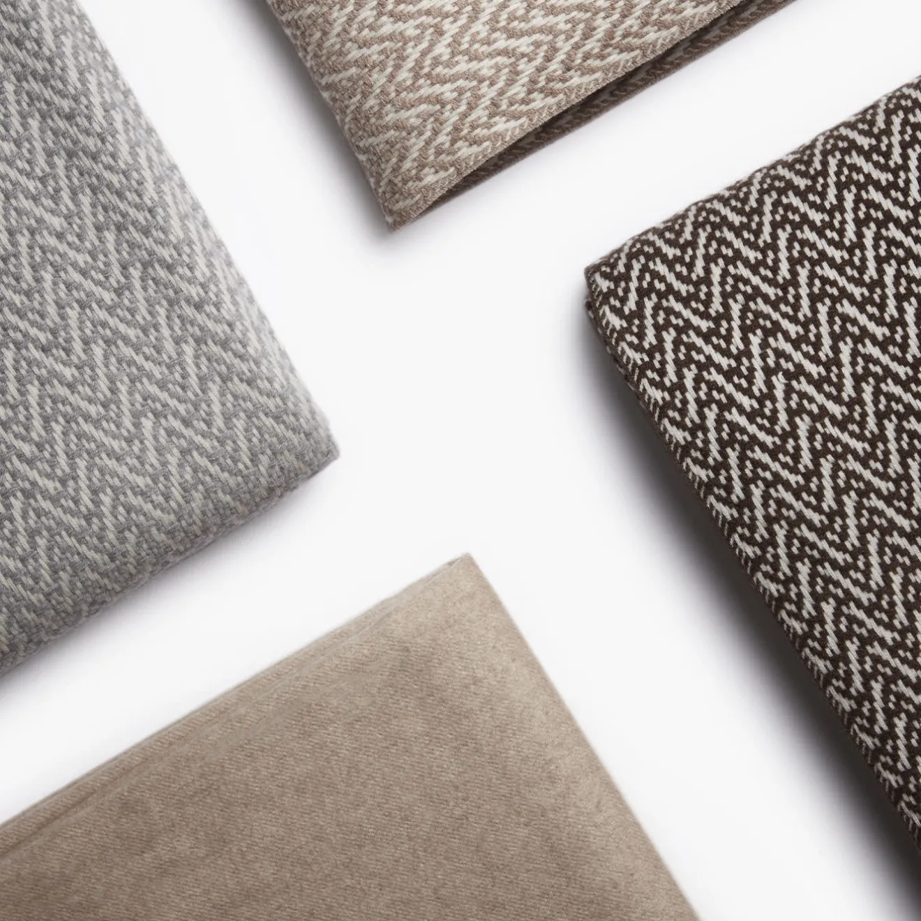 LO Decor Coperta beige con frange in cashmere e seta
