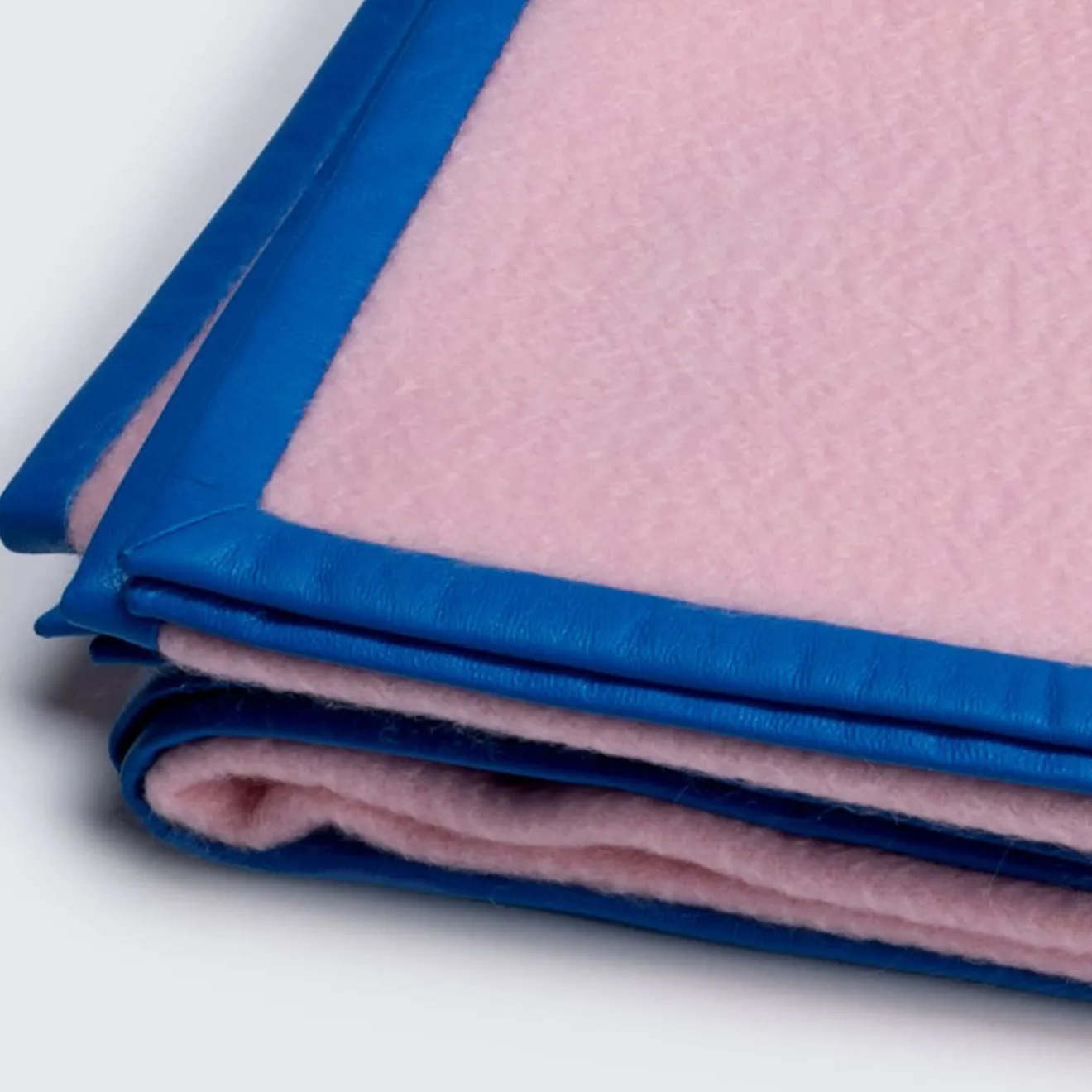 Masserano Cashmere Coperta Biella in pelle blu e rosa