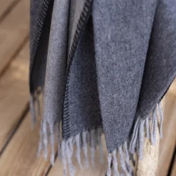 Alonpi Coperta piccola Melrose con frange grigie