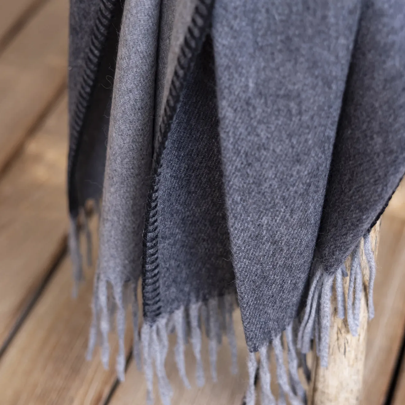 Alonpi Coperta piccola Melrose con frange grigie