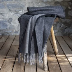 Alonpi Coperta piccola Melrose con frange grigie