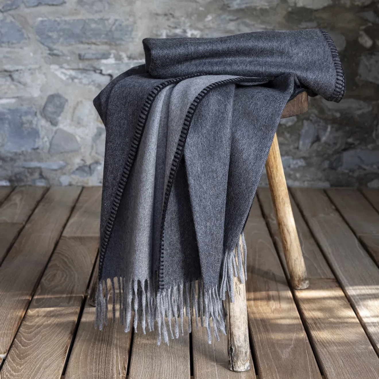 Alonpi Coperta piccola Melrose con frange grigie