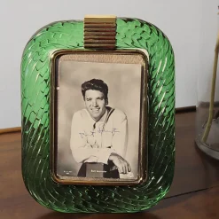 Bottega Veneziana Cornice con Struttura in Ottone Lucido e Vetro a Torciglione Verde Smeraldo