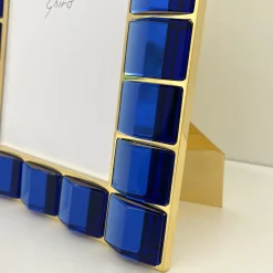Ghirò Studio Cornice portafoto in ottone placcato oro 24 carati e cristallo blu lavorato a mano