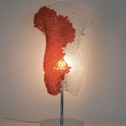 VéVé Glass Corpo scultura in cristallo rosso con sistema retroilluminato