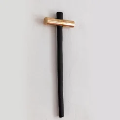 Secondome Edizioni Crocemartello Oggetto decorativo nero di Giulio Iacchetti