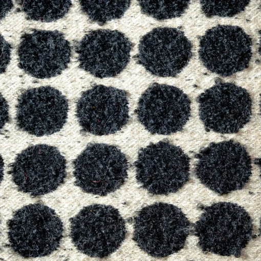 The House of Lyria Cuscino Armoise quadrato in bouclé bianco e nero a pois