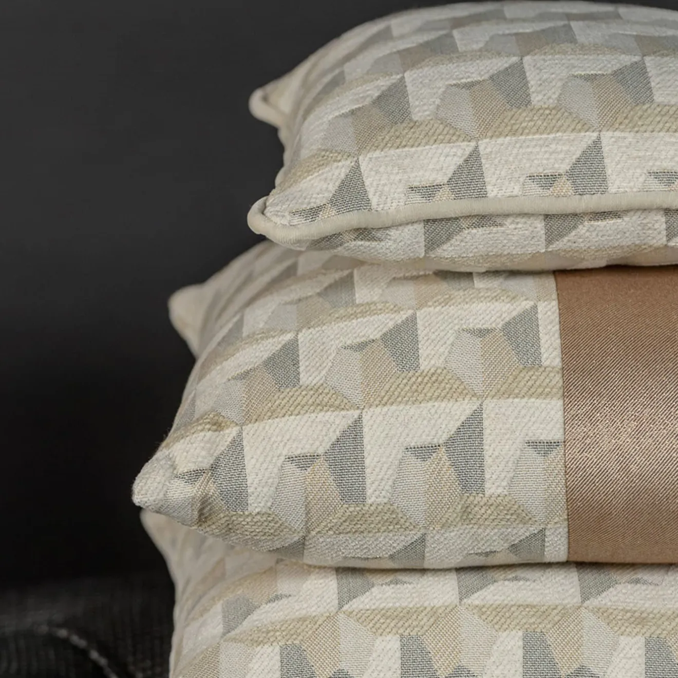 l'Opificio Cuscino Carrè bianco in tessuto jacquard geometrico