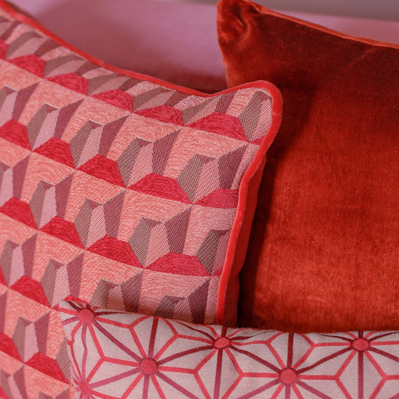 l'Opificio Cuscino Carrè in tessuto jacquard geometrico Relief