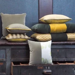 l'Opificio Cuscino Carrè in velluto di cotone muschiato e tessuto jacquard