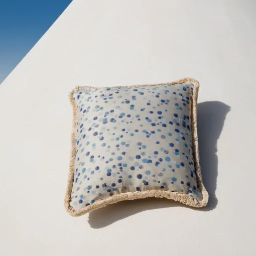 Carola fra i Trulli Cuscino grande con frange celesti e blu