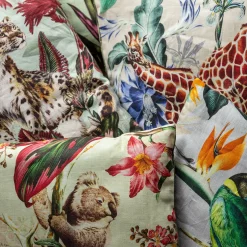 Grand Tour by Vito Nesta Cuscino in lino Animalia con giraffe e fiori blu
