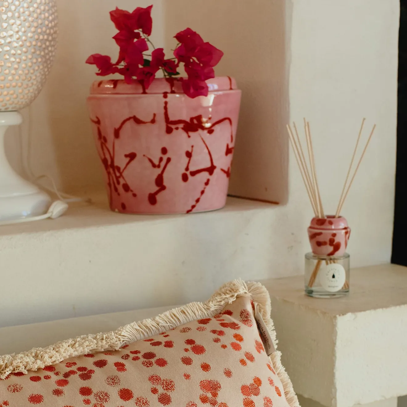 Carola fra i Trulli Cuscino piccolo con frange rosse e fucsia
