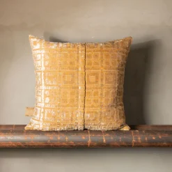 The House of Lyria Cuscino quadrato Celidonia in velluto jacquard dorato
