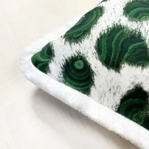 Sergio Villa Cuscino quadrato con frange Spotted Malachite di Carlo Rampazzi