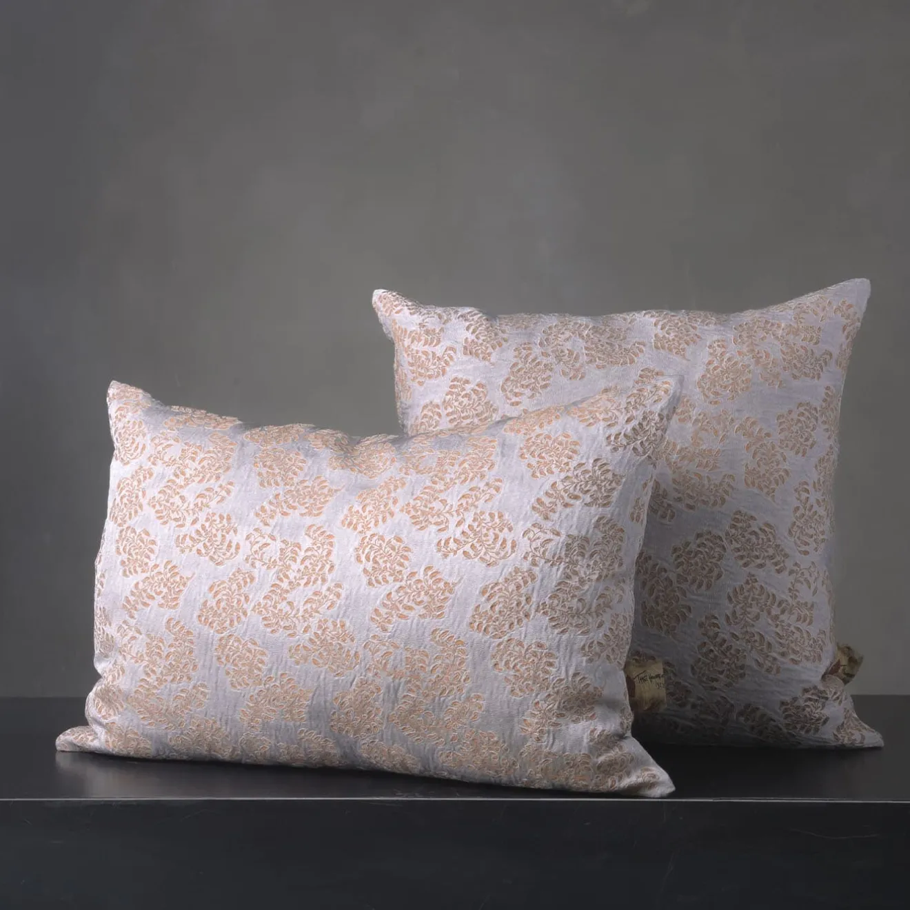 The House of Lyria Cuscino quadrato Murcia in jacquard argentato e marrone