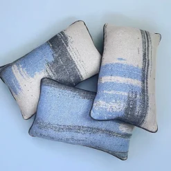 Villa Como Cuscino Rettangolare in Jacquard Blu e Bianco Effetto Pennellata