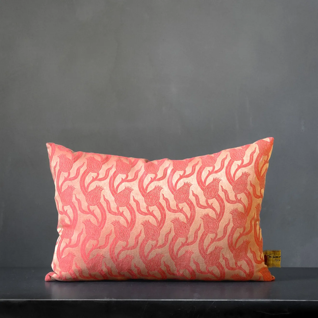 The House of Lyria Cuscino rettangolare in lino e seta Dresda Floral Coral