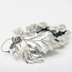 Brandimarte Firenze Decorazione con grappolo d'uva in argento