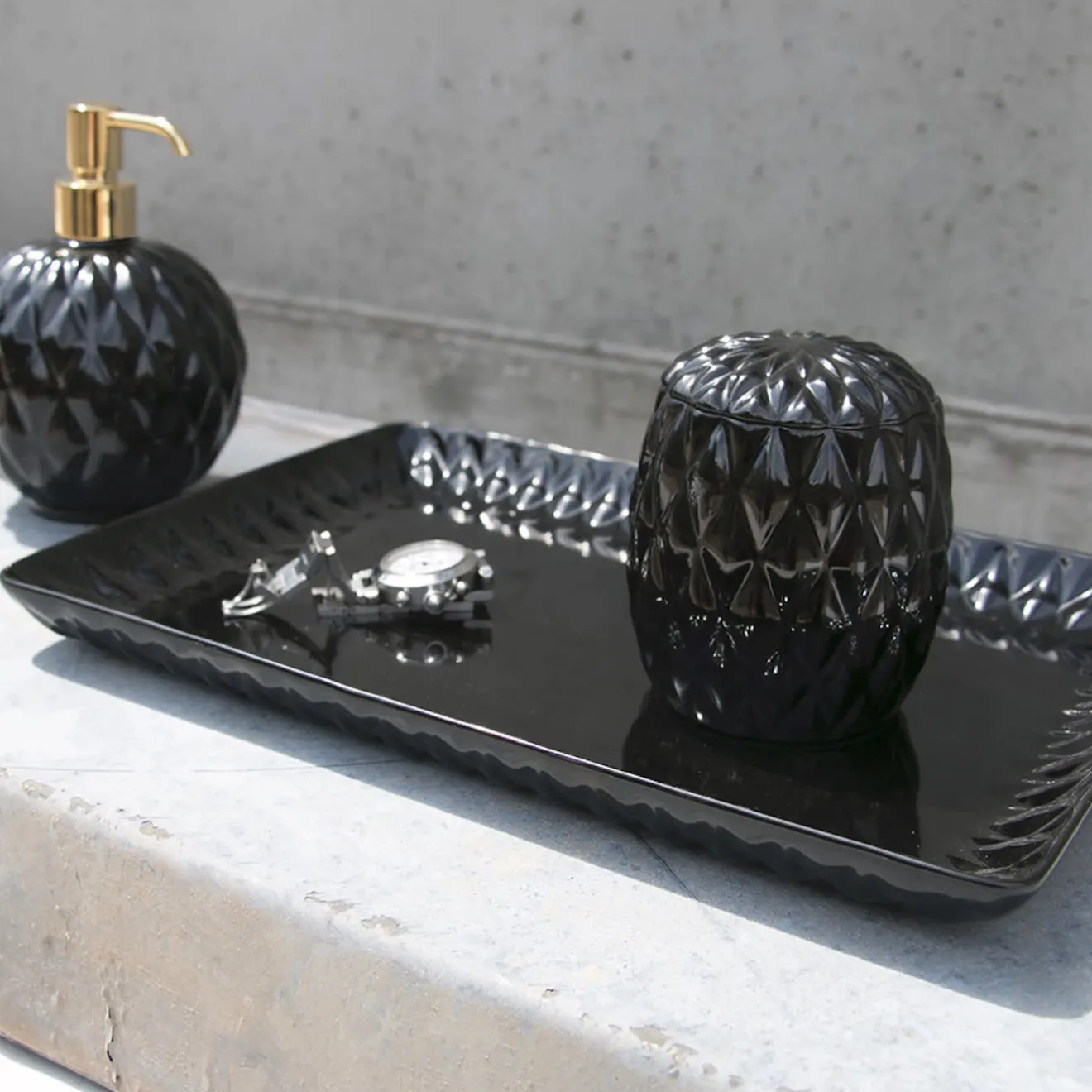 Villari DISPENSER DI SAPONE ROTONDO BLACK TIE - NERO