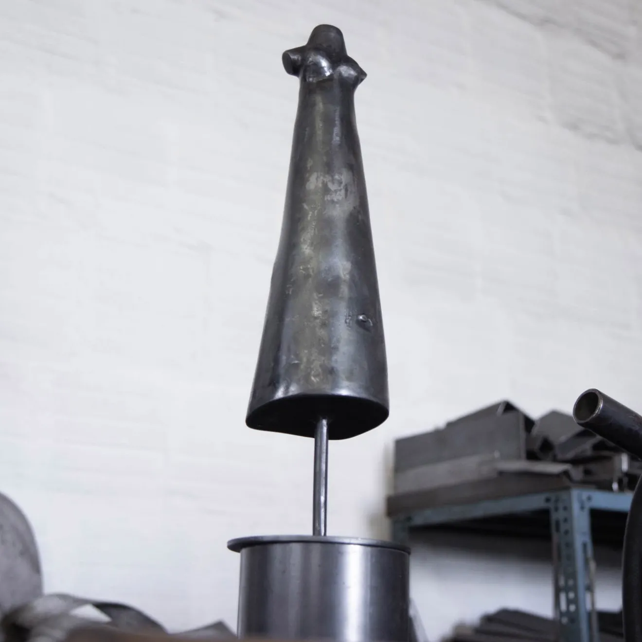 Idee del Fabbro Donna sottile N. 6 Scultura di Lorenzo Quadalti