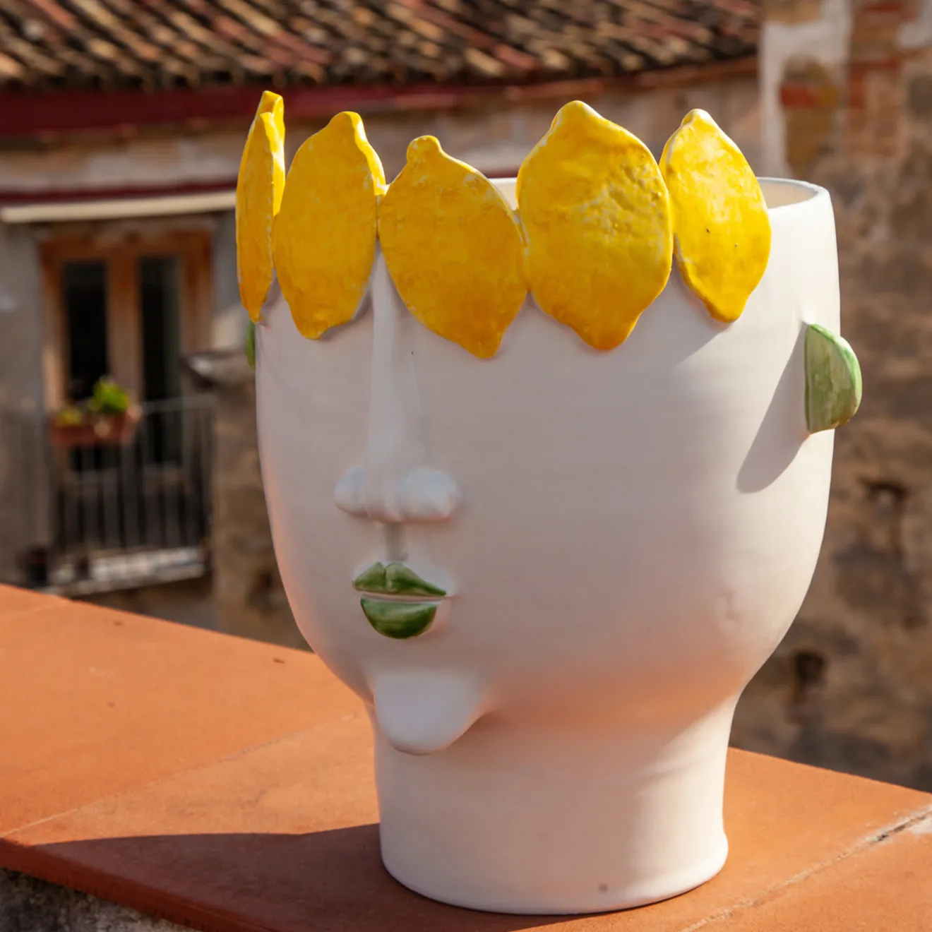 Patrizia Italiano Filomena Venditrice ambulante di limoni Vaso