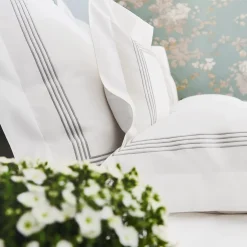 Verderoccia Four Generations, camicione bianco e grigio per il re degli Stati Uniti