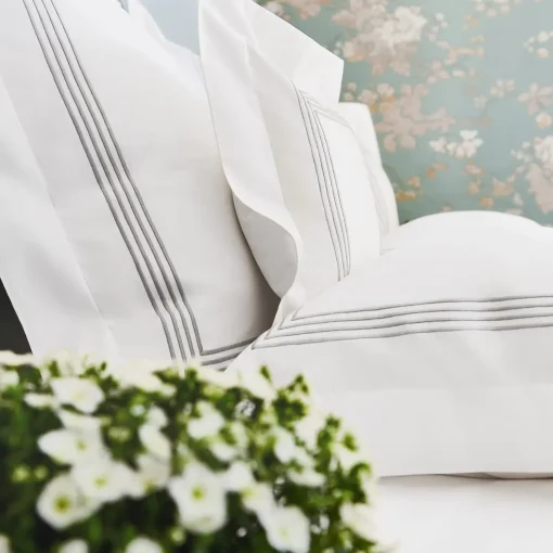 Verderoccia Four Generations, camicione bianco e grigio per il re degli Stati Uniti