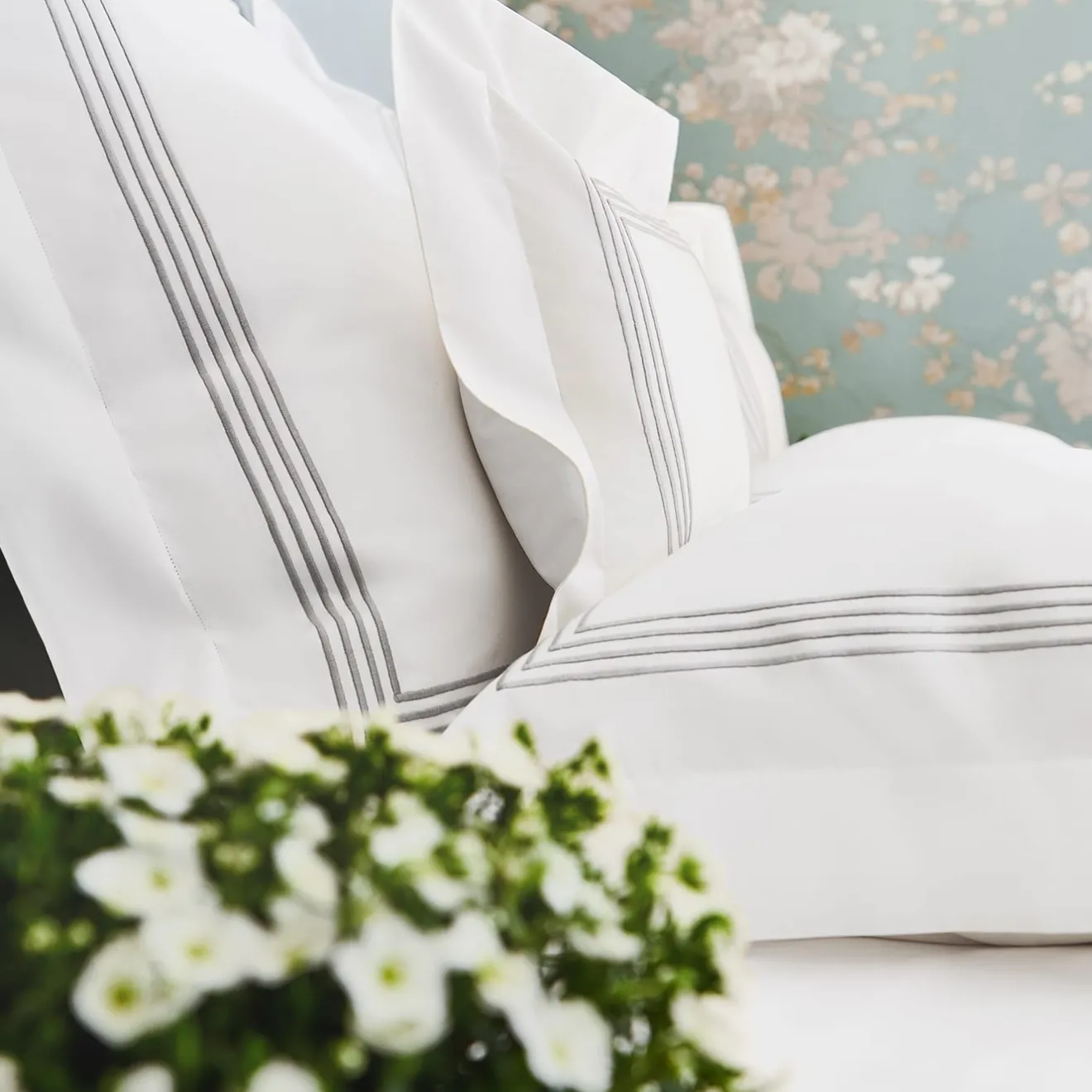 Verderoccia Four Generations, camicione bianco e grigio per il re degli Stati Uniti
