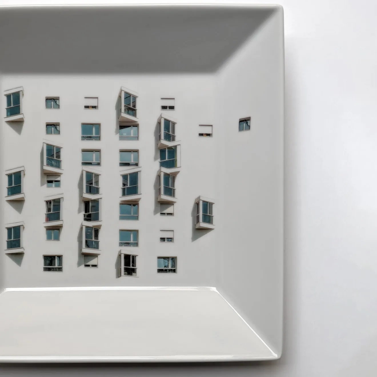 Grand Tour by Vito Nesta La Finestra Sul Cortile Piccolo Videopoche quadrata in porcellana #3