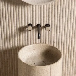 Luce Di Carrara Lavabo a Colonna in Marmo Beige Sartoriale di Federico Peri
