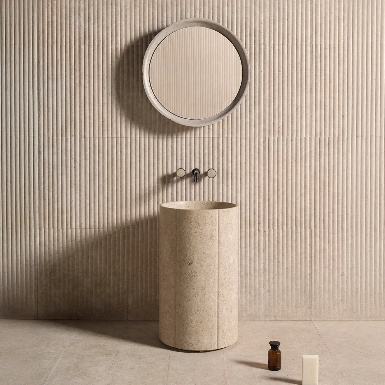 Luce Di Carrara Lavabo a Colonna in Marmo Beige Sartoriale di Federico Peri