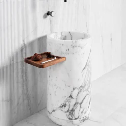 Luce Di Carrara Lavabo in marmo cilindrico Monolithos con vassoio in legno